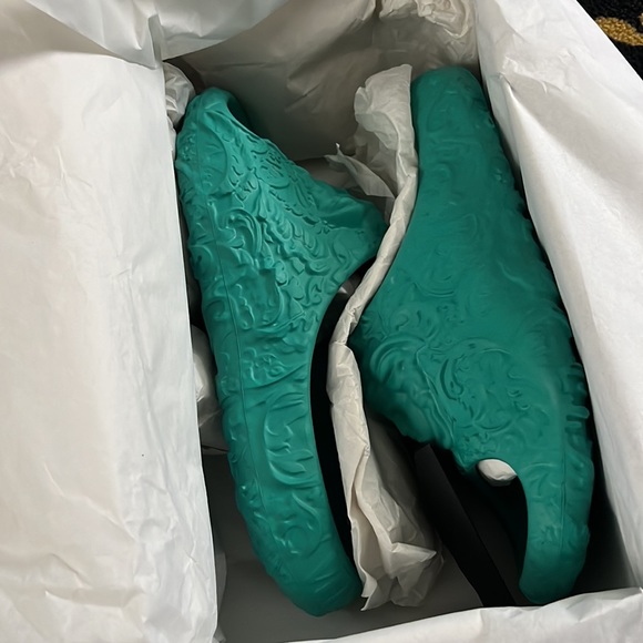 NIB Versace Pool Slides - Picture 7 of 7